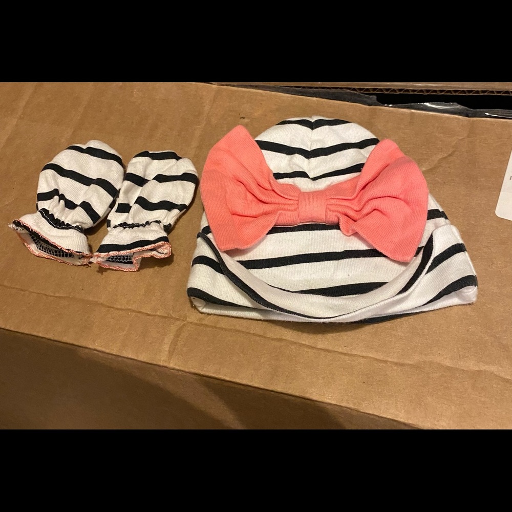 Baby girl hat and mitten 0-3M
